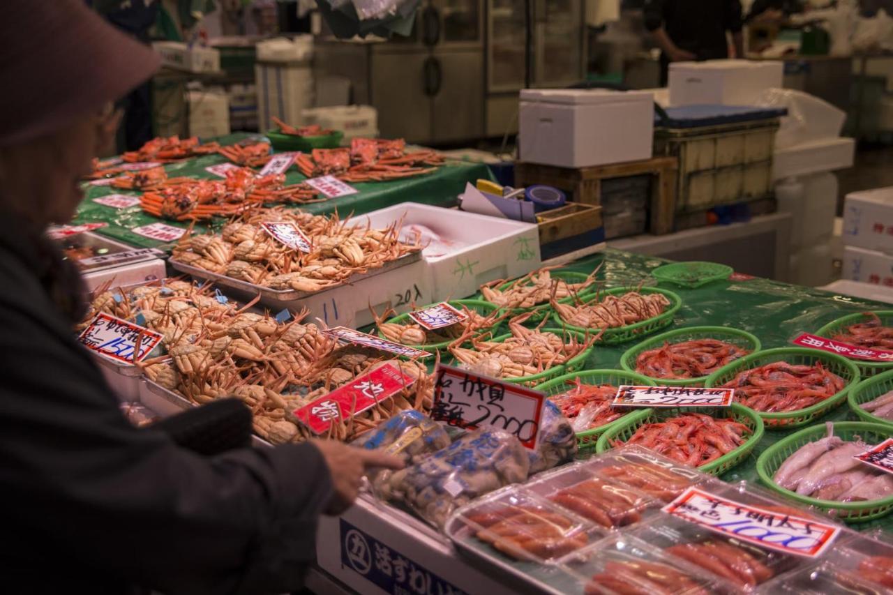 Kanazawa Tokyu Hotel Exterior foto Dried shrimp at a market in Japan